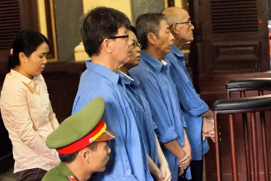 Ex-bankers punished for breaking loan provision rules ảnh 1