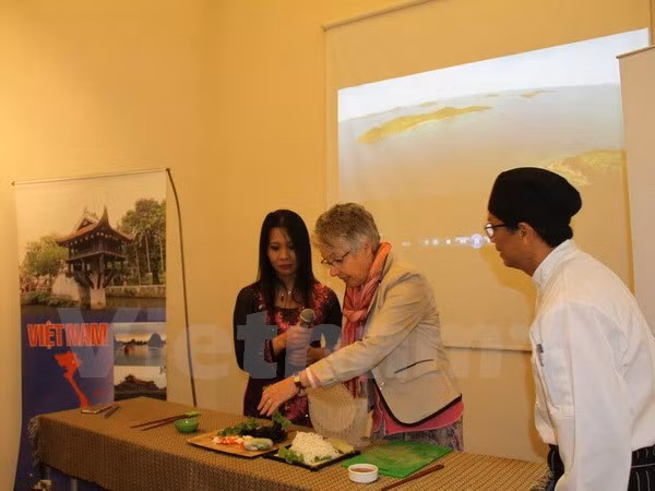 Vietnamese food delights guests at event in Argentina ảnh 1
