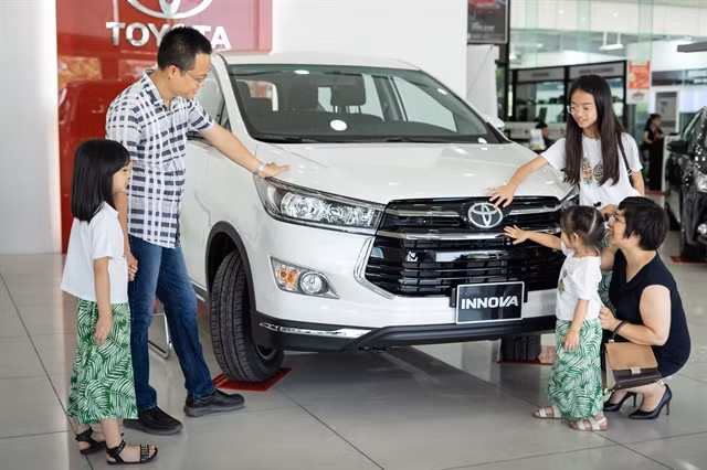Automakers propose Gov’t cut VAT and registration fee for customers ảnh 1