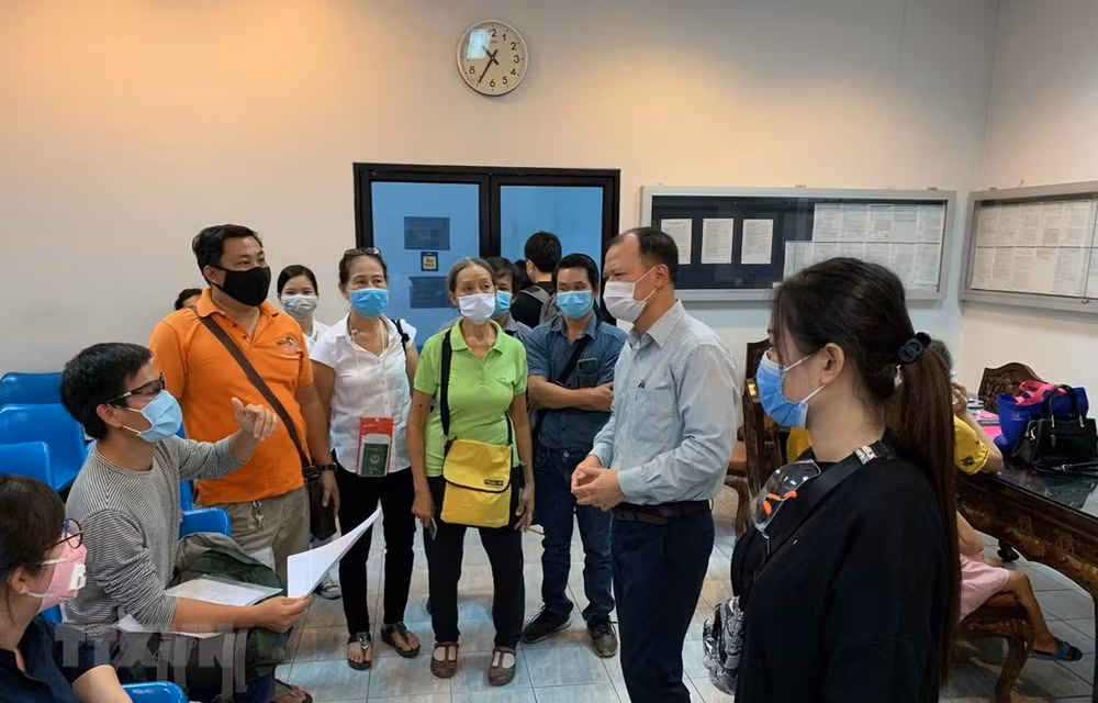 Embassy helps stranded Vietnamese in Thailand fly home ảnh 1