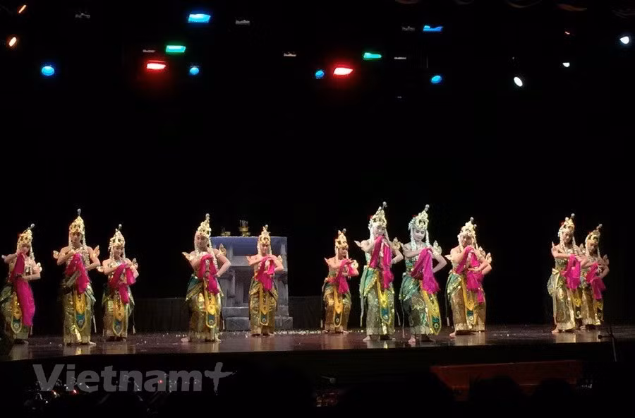 Indonesia works to preserve traditional dance ảnh 1