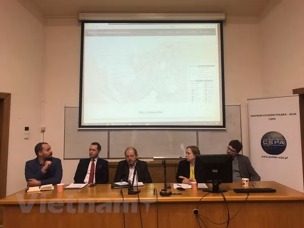 Seminar on East Sea, Asia-Pacific security in Poland ảnh 1