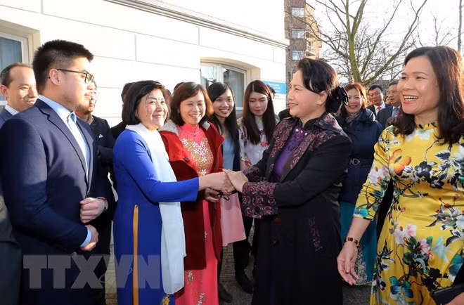 Top legislator meets Vietnamese community in the Netherlands ảnh 1