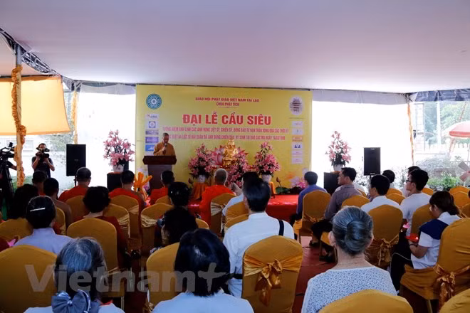 Overseas Vietnamese in Laos holds requiem for fallen soldiers ảnh 1