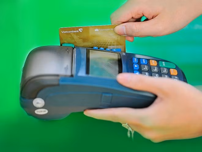 Vietnam intensifies non-cash payments for public services ảnh 1