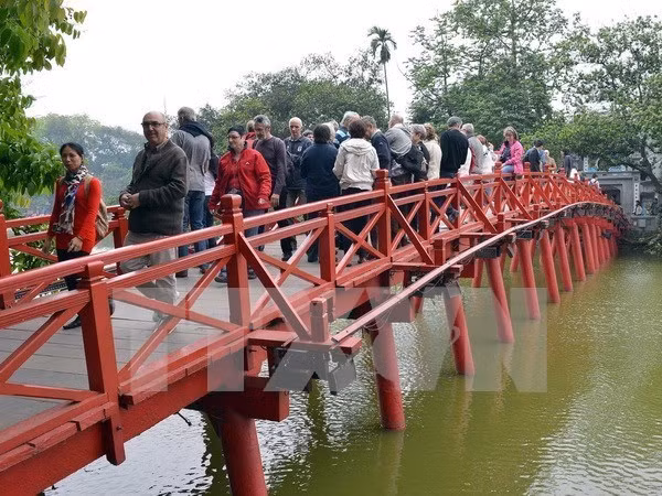 Four Hanoi promotion videos to be screened on CNN ảnh 1