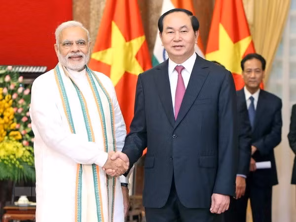 President Tran Dai Quang and spouse leave for India ảnh 1
