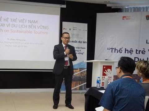 Vietnamese youth join hands for sustainable tourism ảnh 1