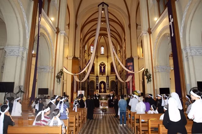 Party, Gov’t leaders pay tribute to Archbishop Paul Bui Van Doc ảnh 1