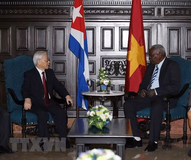 Party chief urges Vietnam, Cuba to bolster economic cooperation ảnh 1