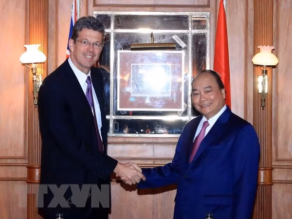 PM Nguyen Xuan Phuc meets with New Zealand’s milk firms ảnh 1