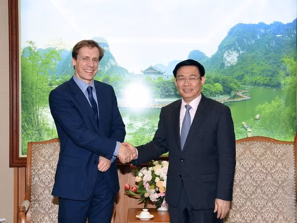 Deputy Prime Minister greets World Economic Forum’s official ảnh 1