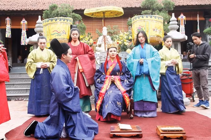Project encourages youths to replicate royal costumes ảnh 1