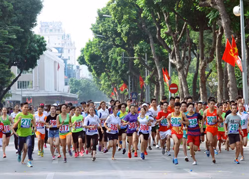 Nearly 8,000 people ready to run for peace ảnh 1
