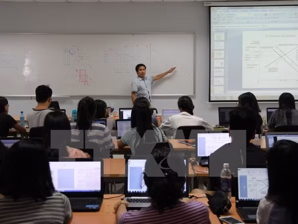 English to besecond university language in Vietnam ảnh 1