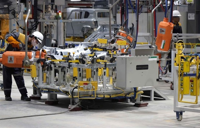 Vietnam’s manufacturing sector maintains its recovery momentum, with output and new orders continuing to rise amid improving business conditions. (Photo: VNA)