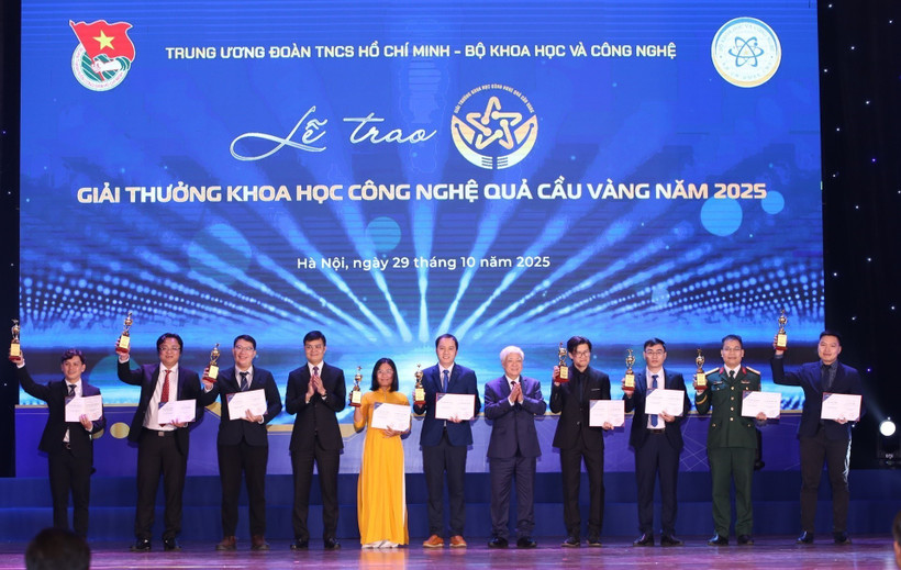 Winners of the 2025 Golden Globe Science and Technology Award. (Photo: VNA)