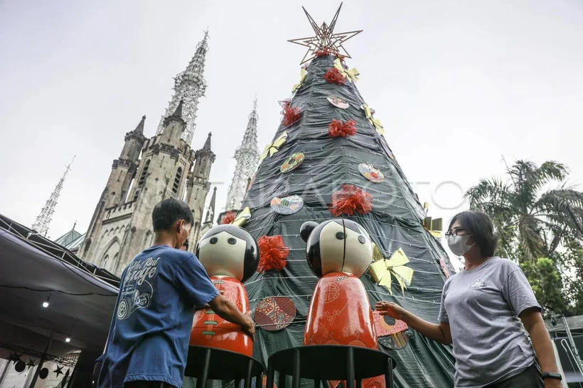 The preparation of the Jakarta Cathedral Church on Christmas Day 2024. (Photo: Antara)