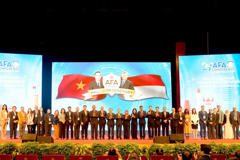 A ceremony marks the official handover of the AFA Chairmanship from Vietnam to Indonesia at the AFA 24 on October 30 (Photo: VNA)
