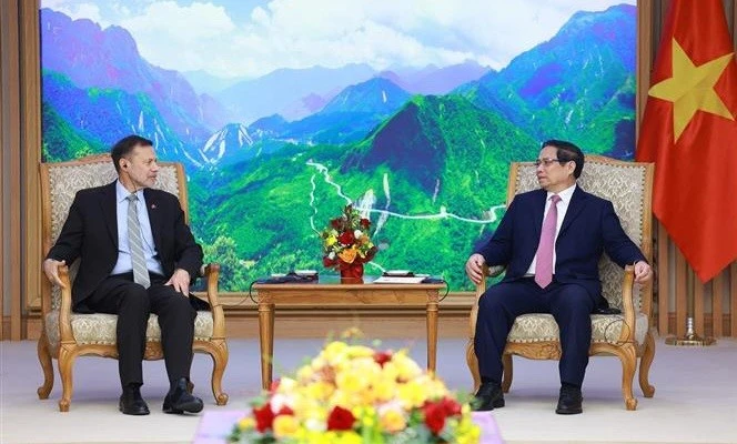 Prime Minister Pham Minh Chinh on December 27 receives Australian Ambassador to Vietnam Andrew Goledzinowski. (Photo: VNA)