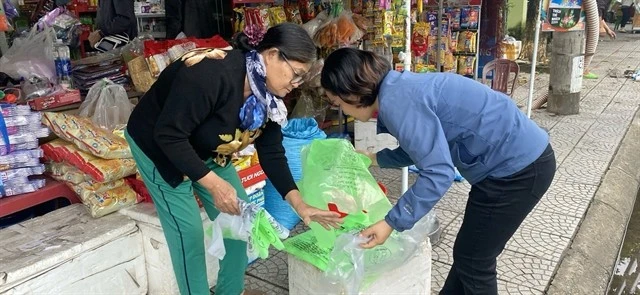 Local residents in Hoi An begin waste classification at source as a practical method of reducing the amount of rubbish heading to landfill. (Photo: Courtesy of IUCN)