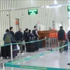 Passengers conduct immigration procedures at Huu Nghi International Border Gate in Lang Son province. (Photo: VNA)