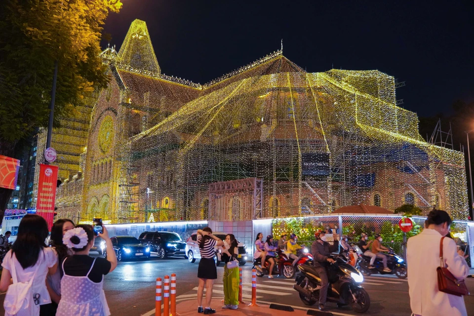 The sparkling Notre Dame Cathedral in the heart of Ho Chi Minh City captivates visitors. (Photo: VNA)