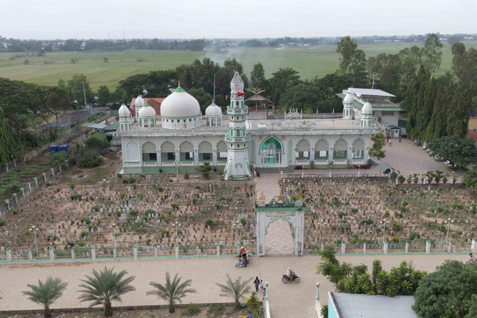 Masjid Jamiul Azhar Mosque in Chau Phong commune, Tan Chau town, serves as a place of worship for the Cham muslim community. (Photo: VNA)