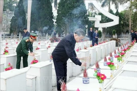 Party General Secretary To Lam offers incence at the graves of martyrs at the Vi Xuyen national martyrs’ cemetery. in Ha Giang province on February 5. (Photo: VNA) 