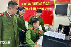 The police force of Y La ward, Tuyen Quang city, officially commences operations under the new two-tier policing system on its first working day. (Photo: VNA)