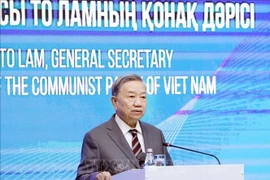 Party General Secretary To Lam delivers a policy speech at the Academy of Public Administration under the President of Kazakhstan on May 6. (Photo: VNA)