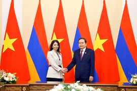 Chairman of the Vietnamese National Assembly Tran Thanh Man (R) and Hasmik Hakobyan, Chairwoman of the Armenia – Vietnam Parliamentary Friendship Group, in Yerevan on the morning of April 3 (local time). (Photo: VNA)