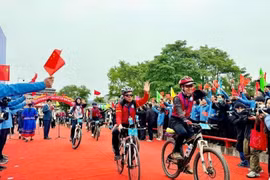 The recent cross-border Vietnam-China friendship cycling race attracts hundreds of participants. (Illustrative photo: VNA)