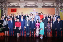 Participants in a group photo at the gathering between the HCM City leaders and diplomatic corps in the southern city on January 13 evening. (Photo: VNA)