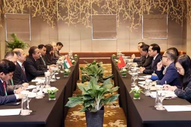 At the meeting between Deputy Prime Minister and Minister of Foreign Affairs Bui Thanh Son and Indian Minister of State for External Affairs and for Environment, Forest & Climate Change Kirti Vardhan Singh on the sidelines of the 2nd ASEAN Future Forum (AFF) in Hanoi on February 25. (Photo: VNA)