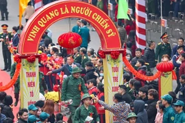 Young people embark on their national service duties on February 13 in Hanoi. (Photo: VNA) 