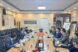 At the working session between Vietnamese Ambassador to China Pham Thanh Binh and the Charhar Institute (Photo: VNA)