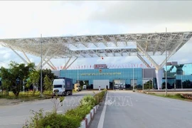 Imports and exports passing through Bac Luan II – Mong Cai International Border Gate in Quang Ninh province (Photo: VNA)