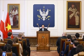 Prime Minister Pham Minh Chinh delivers a policy address at the University of Warsaw on January 17 during his official visit to Poland. (Photo: VNA)