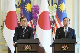 Japanese Prime Minister Shigeru Ishiba (L) and Malaysian Prime Minister Anwar Ibrahim at a joint press conference after talks on the outskirts of Kuala Lumpur on January 10, 2025. (Photo: Kyodo News)