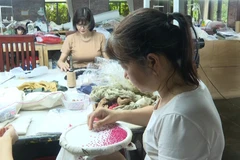 Ninh Binh promoting Van Lam lace embroidery craft village