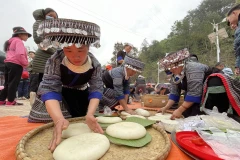 Pounding glutinous rice cake contest adds festive flair to Mu Cang Chai