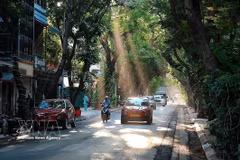 Hanoians race against summer heat