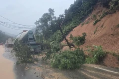 Floods, landslides threaten central Vietnam, cold spell hits north