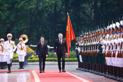 Vietnamese Prime Minister chairs official welcome ceremony for Slovak counterpart