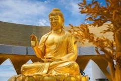 Witnessing the “Golden Buddha” Statue at Ba Den Mountain