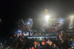 Rescue teams work overnight after tourist boat capsizes in Quang Ninh