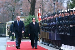 Welcome ceremony held for Vietnamese PM in Warsaw