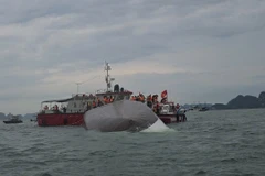 Rescue efforts continue following boat capsizing in Ha Long Bay