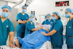 Vietnamese doctors perform successful in-utero intervention for Singaporean mother